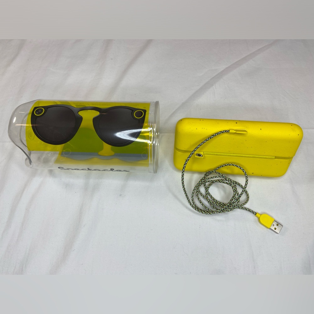 Snap Chat Spectacles 1st Generation Case + Charge… - image 3